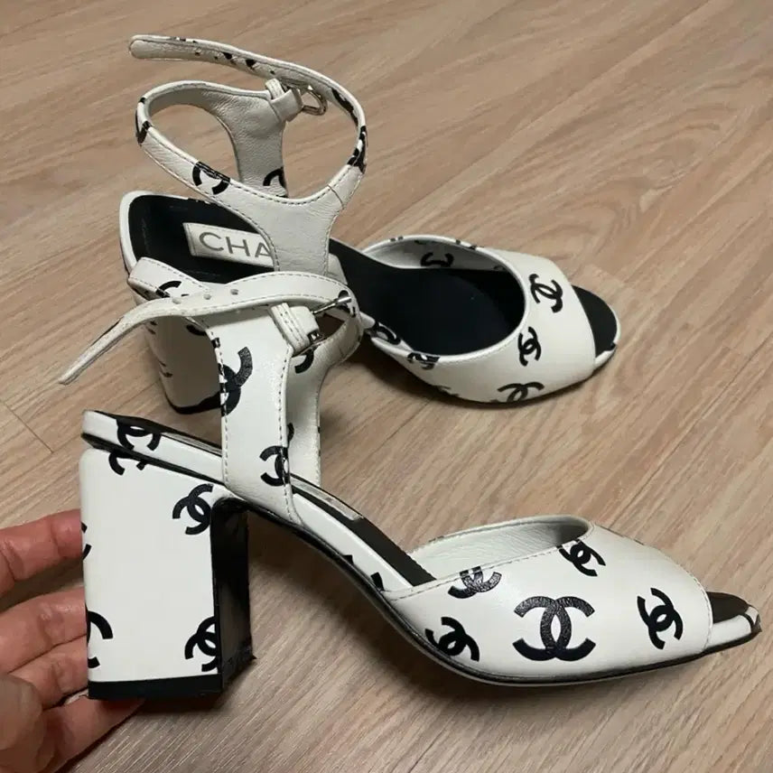 [BUNJANG] Chanel CC Logo Heeled Sandals / 샤넬 CC로고 샌들 힐 구두