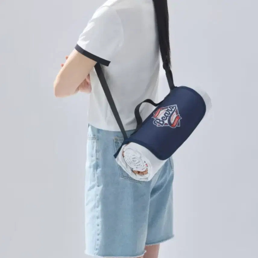 [BUNJANG] Doosan Bears Foldable Picnic Mat (New) / (정가 이하/새제품) 두산 베어스 폴더블 피크닉 매트