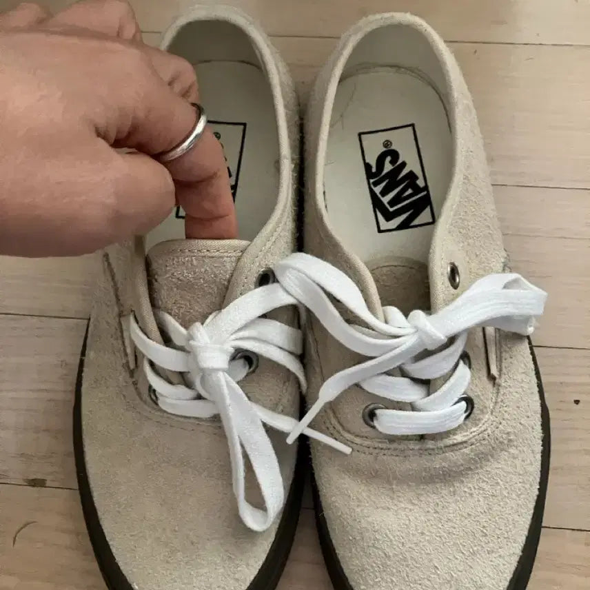 [BUNJANG] Vans Authentic Real Leather Sneakers / 미착용/박스(0)/반스 어센틱/리얼레더/235추천