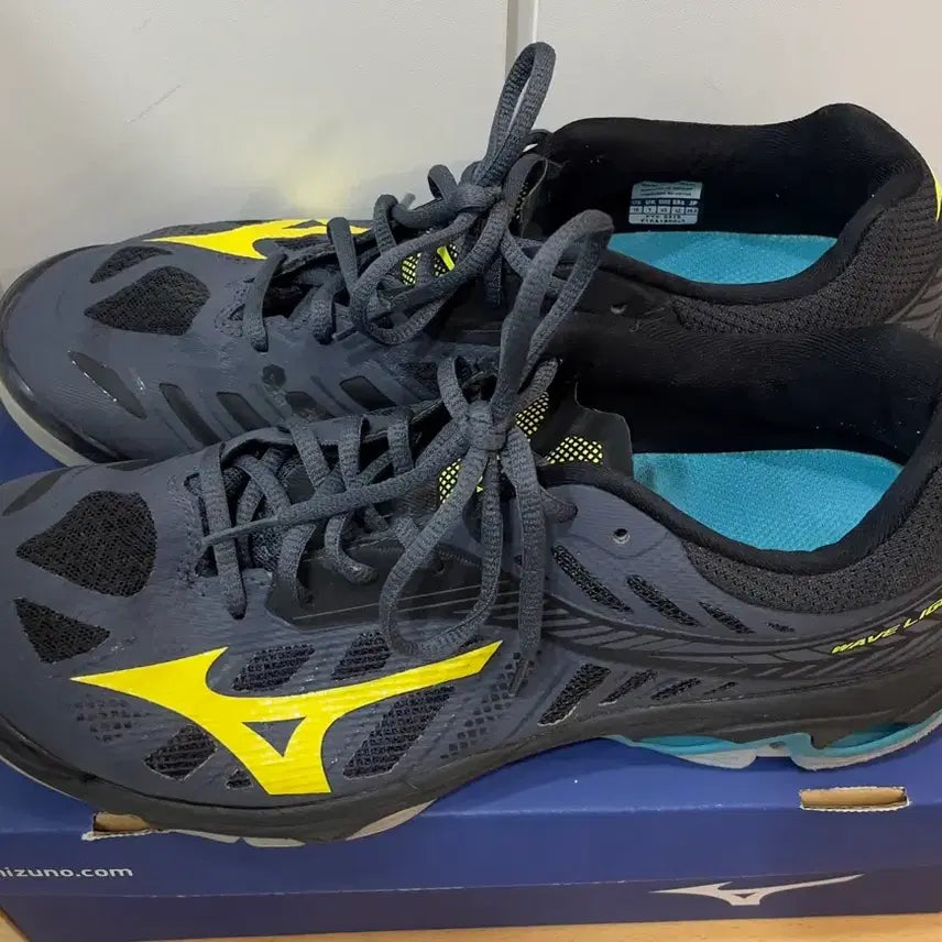 [BUNJANG] Mizuno Wave Lightning Z4 Volleyball Shoes / 미즈노 웨이브라이트닝 Z4 배구화