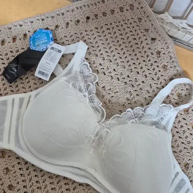 [BUNJANG] Vivian Authentic Lace Bra (85B) / 미사용!비비안정품브라85B