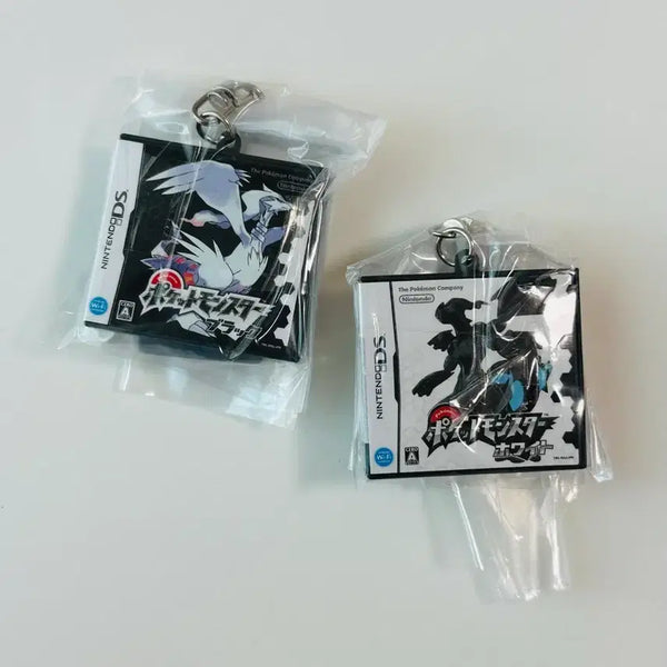 [BUNJANG] Pokemon 30th Anniversary Package Game Cartridge Keychain Gacha Black White / 포켓몬스터 30주년 패키지 게임 카트리지 키링 가챠 블랙 화이트
