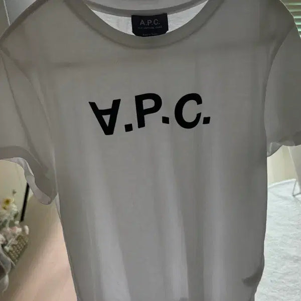 [BUNJANG] A.P.C. Women's V.P.C. Logo Short-Sleeve T-Shirt Size L / 아페쎄 여성 반팔 L 사이즈 팝니다.