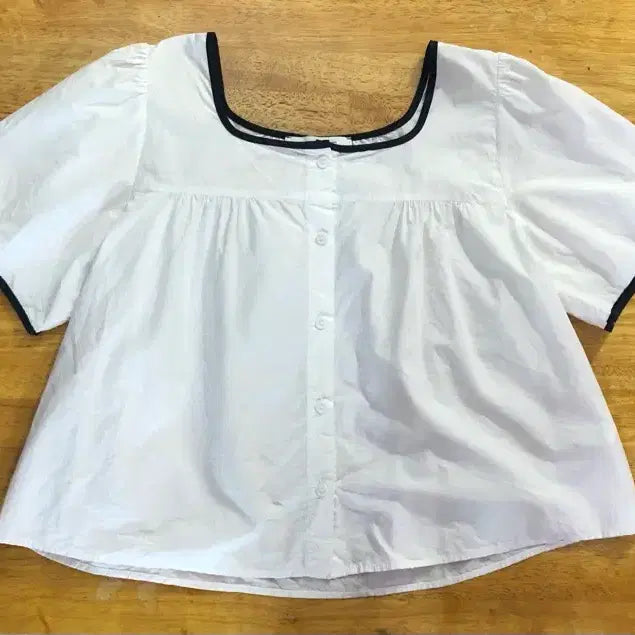 [BUNJANG] Tiladai Short Sleeve Blouse / 틸아이다이 반팔 블라우스