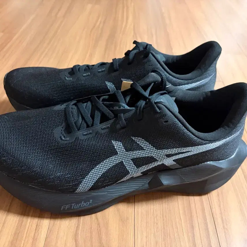 [BUNJANG] ASICS NovaBlast 6 Running Shoes Black 290 2E Wide / 아식스 러닝 노바블라스트 6 블랙 290 2e wide 새상품