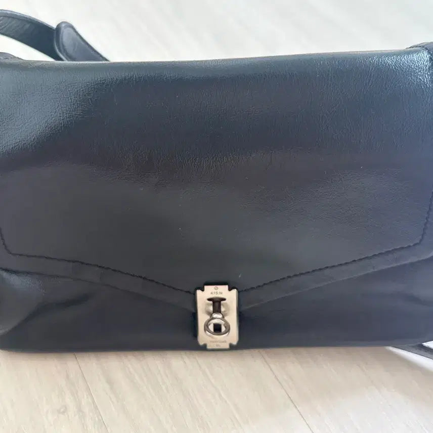 [BUNJANG] Vunque OCAM Shoulder Bag S Black / 분크 오캄 숄더백 S 블랙