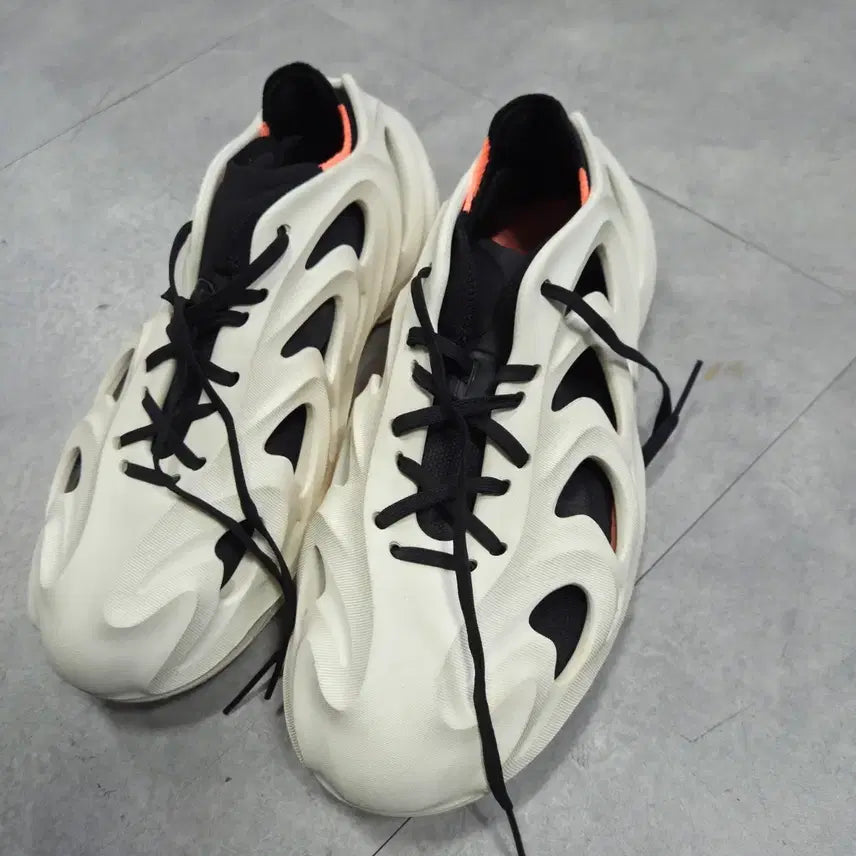 [BUNJANG] Adidas Adifom Q Wonder White Core Black / 아디다스 아디폼 Q 원더 화이트 코어 블랙 280