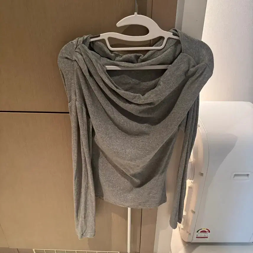 [BUNJANG] More Than Yesterday Off-Shoulder Long Sleeve T-Shirt Grey / 모어덴예스터데이 오프숄더