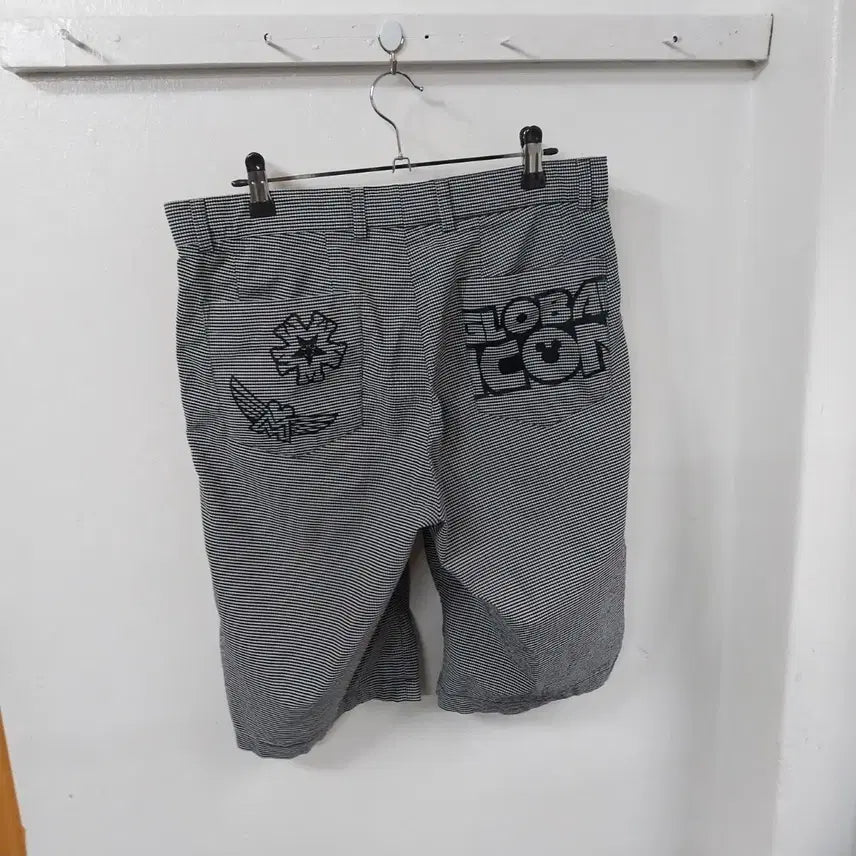 [BUNJANG] Disney Men's 32-Inch Shorts / 디즈니 남성32 인치 반바지