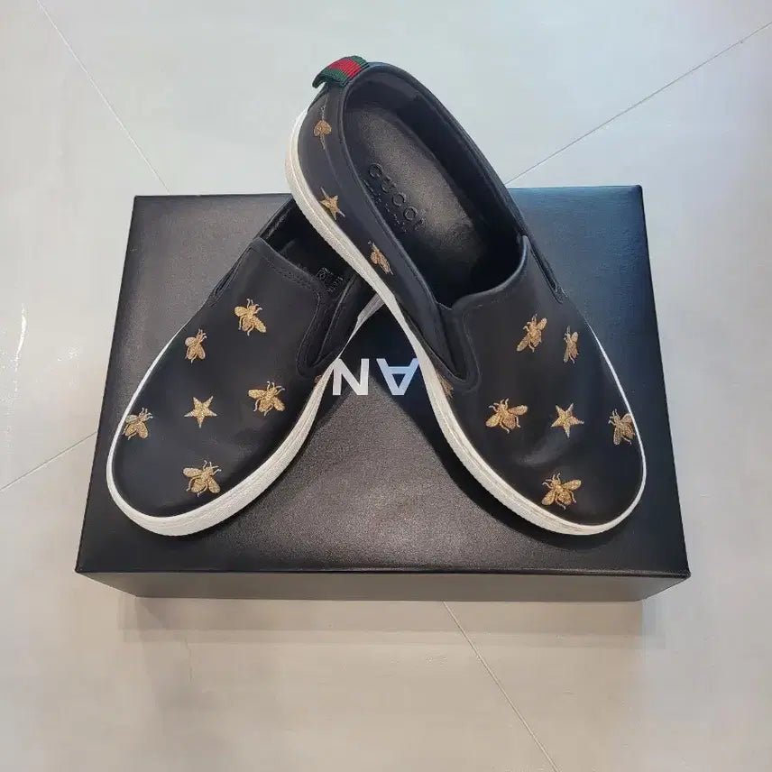 [BUNJANG] Gucci Men's Bee & Star Embroidered Slip-On Shoes / 구찌 꿀벌 별 슬립온 남성