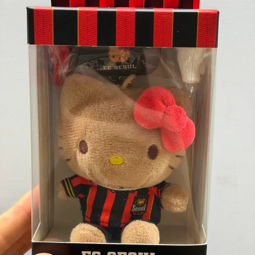 [BUNJANG] FC Seoul x Hello Kitty 2026 Summer Edition Tanning Kitty Doll / FC 서울 헬로키티 태닝키티 산리오 2026썸머