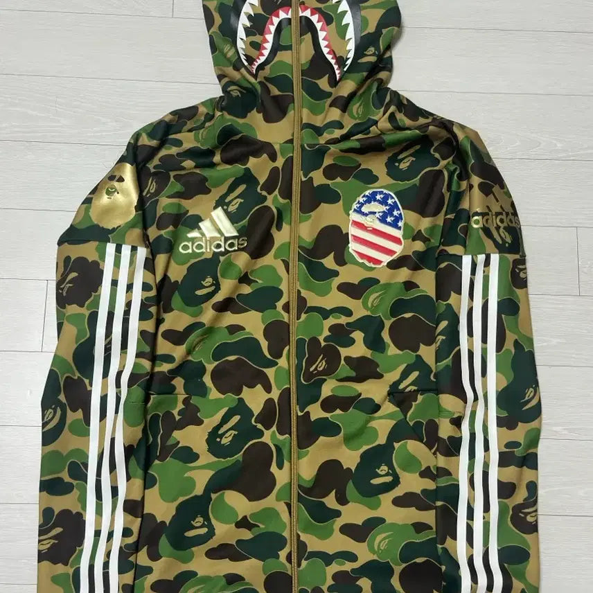 [BUNJANG] Adidas x Bape Camo Shark Hoodie / 아디다스 베이프 슈퍼볼 샤크 후드집업