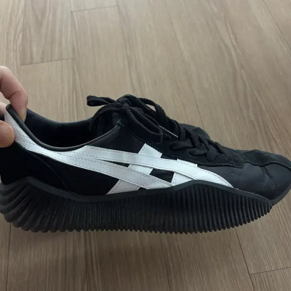 [BUNJANG] Onitsuka Tiger Acromount Black Sneakers / 오니츠카타이거 아크로마운트