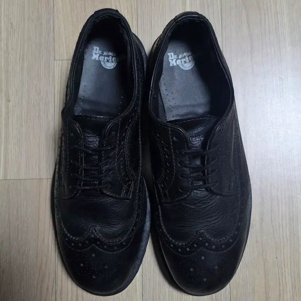 [BUNJANG] Dr. Martens Classic 5-Eye Wingtip Brogue Shoes Black 14870 / [260] 닥터마틴 클래식 5홀 윙팁 브로그슈즈 블랙 14870ㅡ최저가