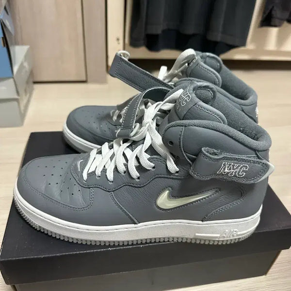 [BUNJANG] Nike Air Force 1 Mid QS NYC Cool Grey / 나이키 에어포스 1 미드 QS NYC 쿨 그레이