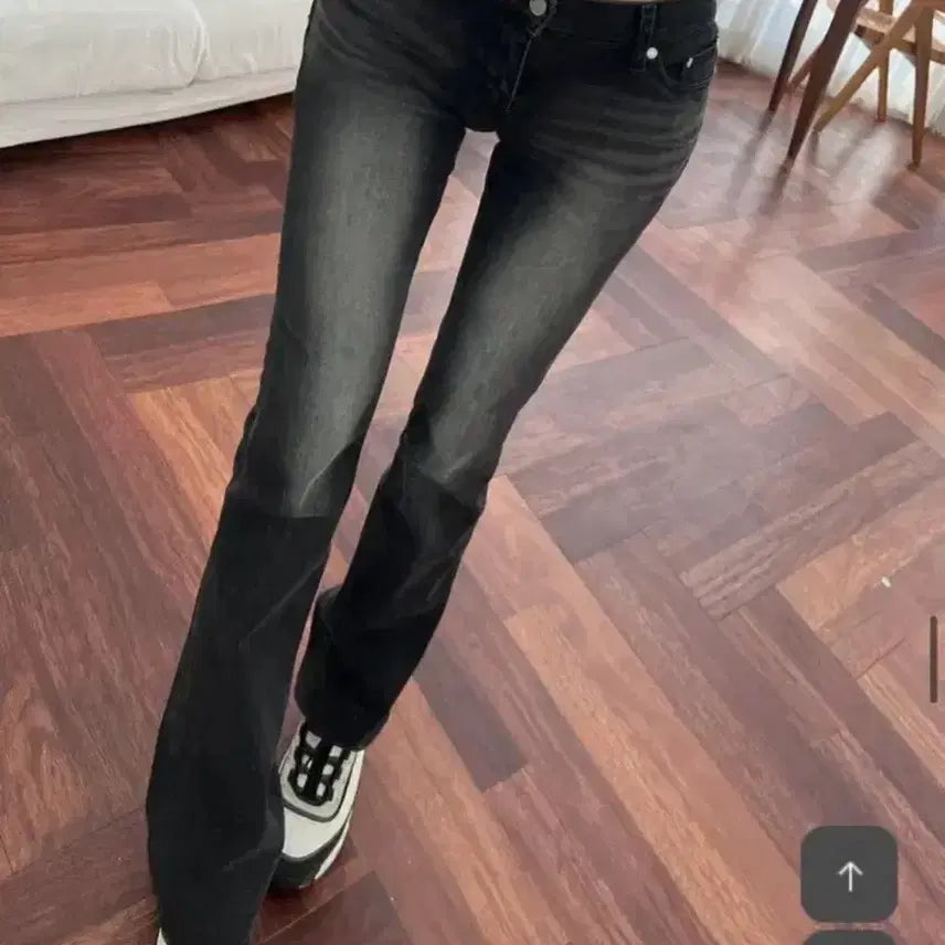 [BUNJANG] KindaMe Low Waist Semi Bootcut Jeans / 카인다미 골반볼륨업 로우웨스트 흑청 세미 부츠컷