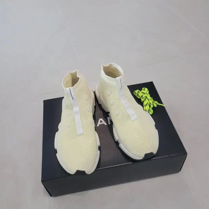 [BUNJANG] Balenciaga Speedrunner Butter / 발렌시아가 스피드러너 버터