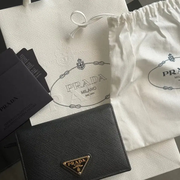[BUNJANG] Prada Saffiano Triangle Logo Bifold Wallet Black Full Box / 사피아노 트라이앵글 로고 반지갑 블랙 풀박스