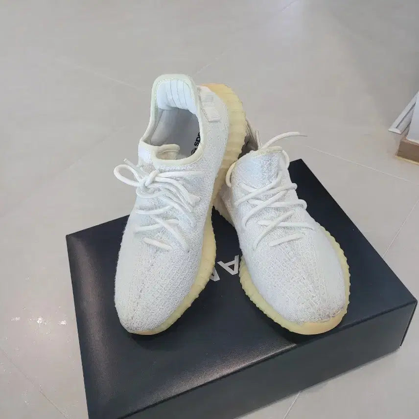 [BUNJANG] Adidas Yeezy Boost Sneakers / 아디다스 YEEZY BOOST