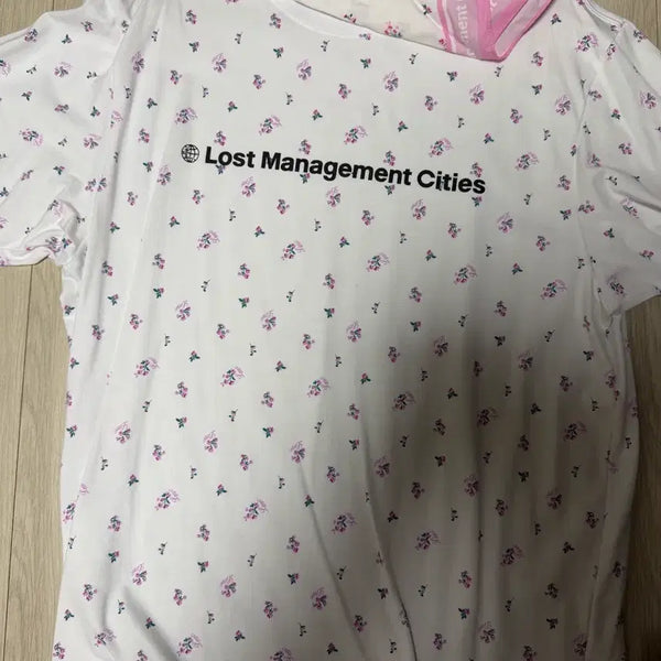 [BUNJANG] LMC Short Sleeve T-Shirt White Floral Print Set / LMC 반팔티 화이트 잔꽃 무늬
