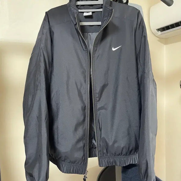 [BUNJANG] Nike NRG Solo Swoosh Satin Bomber Jacket Black L / L) 나이키 nrg 솔로스우시 사틴 봄버 블랙