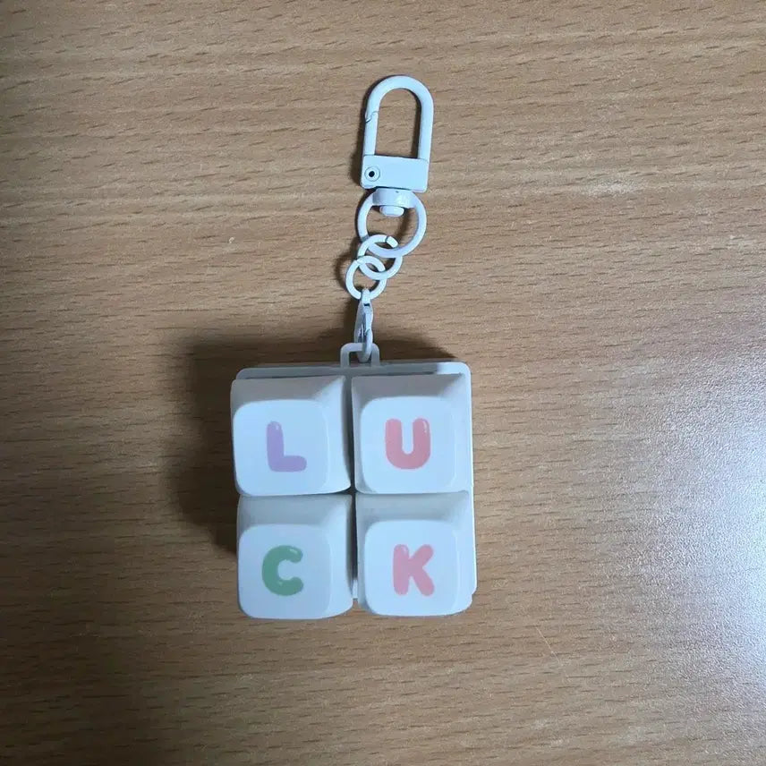 [BUNJANG] Clakey Keycap Keyring / 클래키 키캡 키링 LUCK