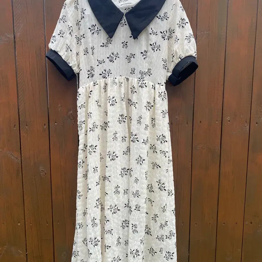 [BUNJANG] Flower Pattern Black Collar Long Dress / 플라워 패턴 블랙 카라 원피스 Free