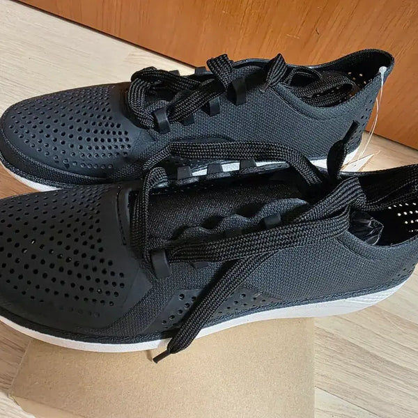 [BUNJANG] SNRD Black Punching Comfortable Sneakers (245mm) / (새상품) SNRD 블랙 펀칭 발 편한 운동화(245mm)