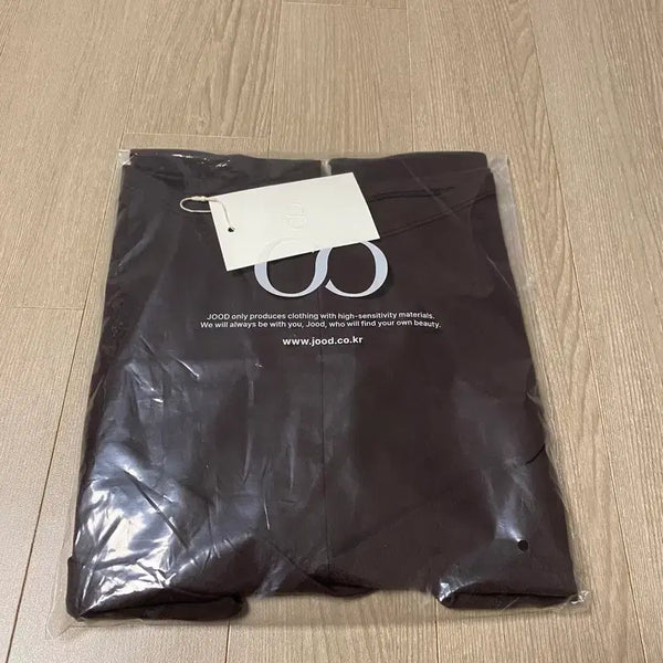 [BUNJANG] Jude Tulip T-Shirt Brown (Sealed) / 쥬드 튤립티 브라운 미개봉 새상품