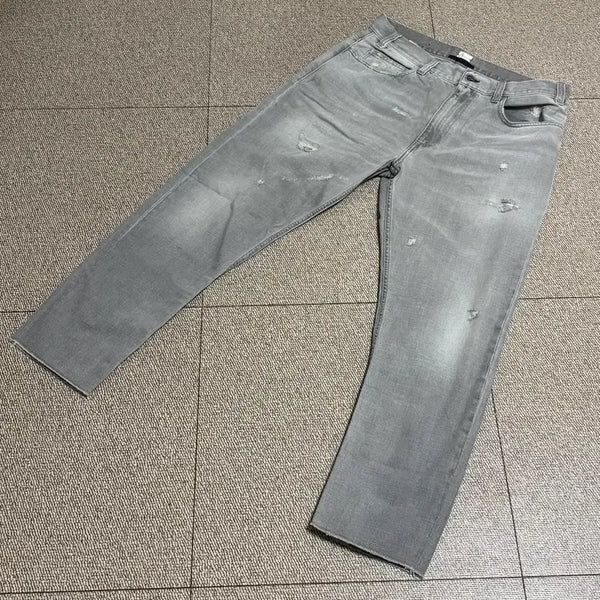 [BUNJANG] COVERT Grey Straight Fit Denim Jeans / 커버트(COVERT) 그레이 디스진