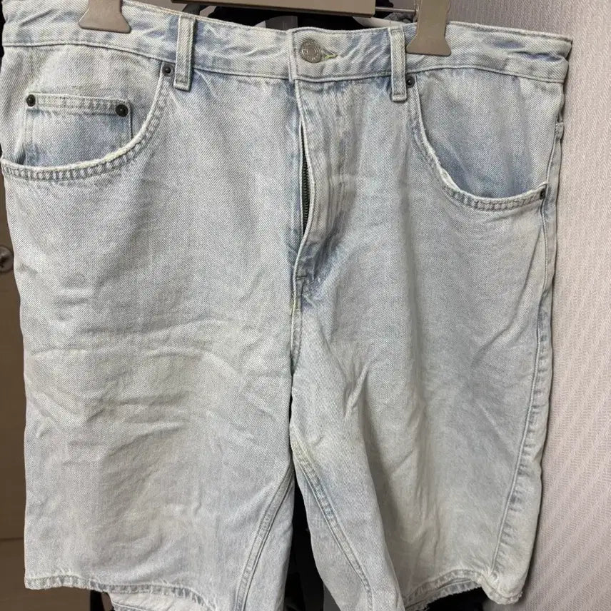 [BUNJANG] Zara Bermuda Light Wash Denim Shorts Size 34 / 자라 버뮤다 연청 34사이즈