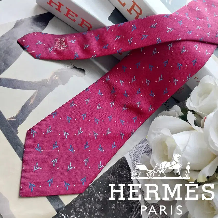 [BUNJANG] Hermes Silk Leaf Embroidery Necktie 9.2cm / HERMES 에르메스 실크 진한 분홍 나뭇잎 자수 패턴 넥타이 9.2cm A등급 k3217