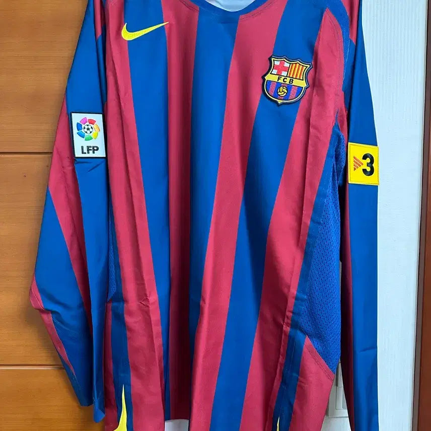 [BUNJANG] Barcelona 05-06 Ronaldinho Reissue Jersey / 05-06 바르셀로나 리이슈 호나우지뉴 유니폼