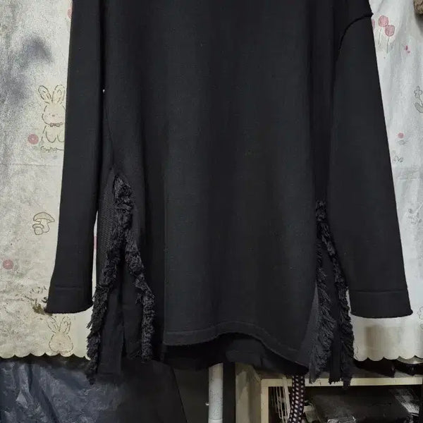 [BUNJANG] KUHO Black Tassel Detail Crewneck Sweatshirt / 구호  테슬배색  ~   맨투맨