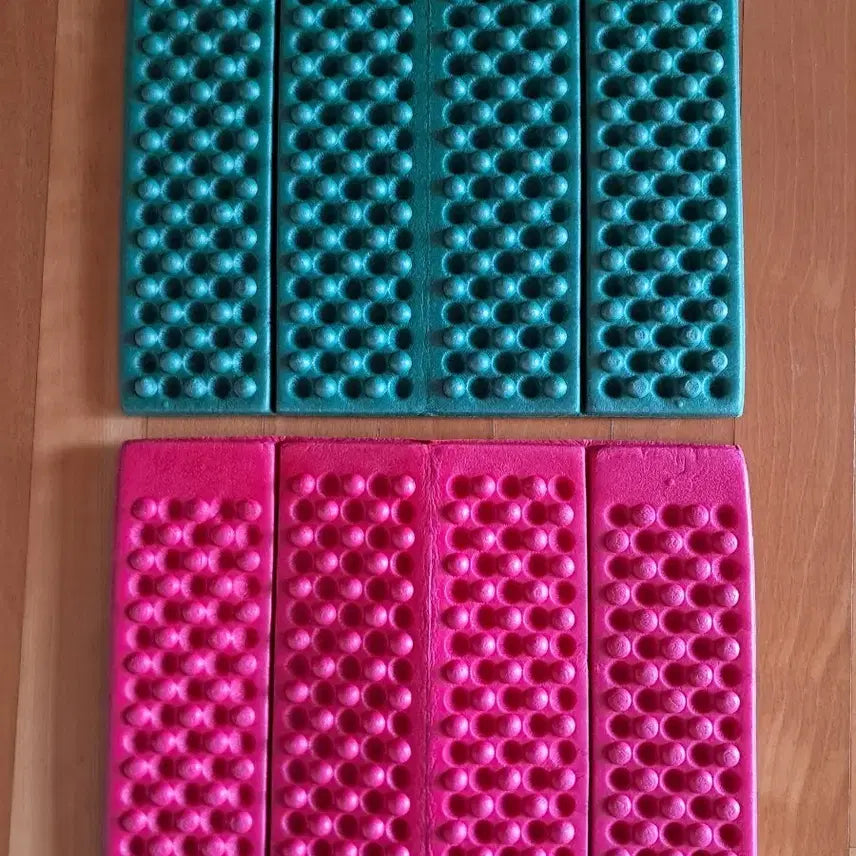 [BUNJANG] Camping Foldable 4-Section Double-Sided Foam Mat (Pink/Green) - Set of 2 / 캠핑 접이식 4단 양면 발포 매트 2개 (핑크/그린)