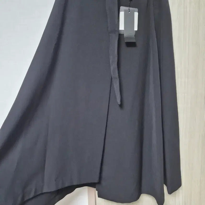 [BUNJANG] Karl Lagerfeld Asymmetrical Flared Skirt / 칼라거펠트 플레어 훌스커트66새옷
