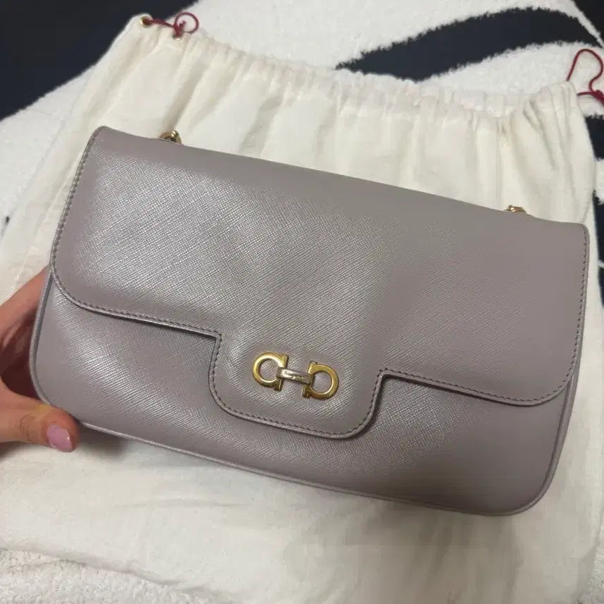 [BUNJANG] Salvatore Ferragamo Chain Shoulder Bag / 페라가모 체인 숄더백