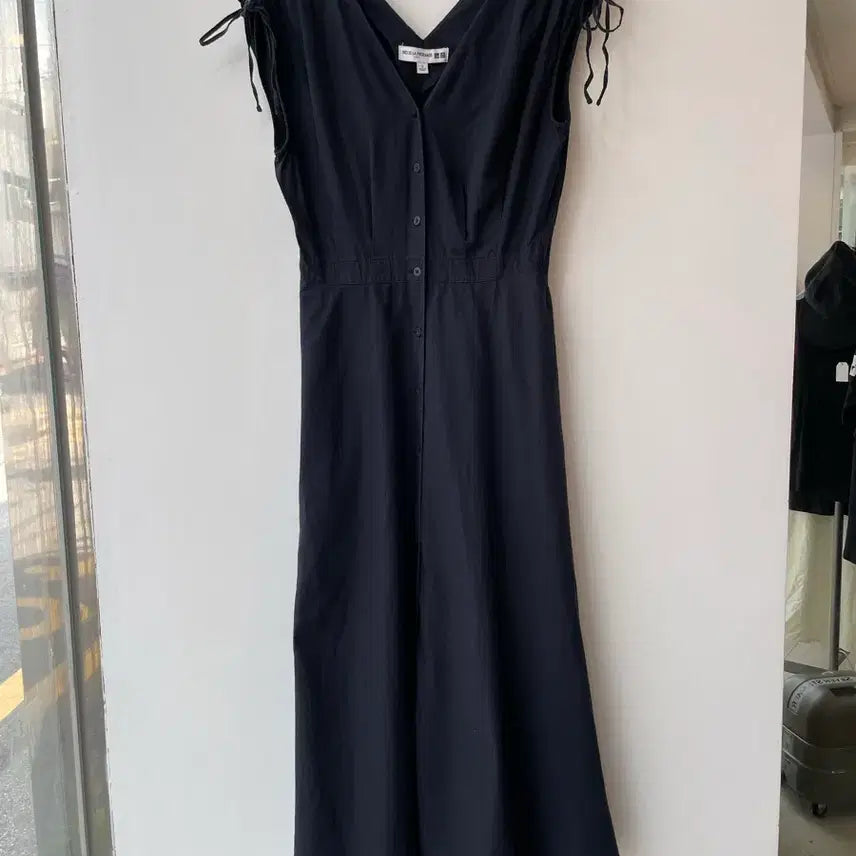 [BUNJANG] Uniqlo x Ines de la Fressange Navy V-Neck Button Detail Long Dress (S) / 유니클로 네이비 원피스 S