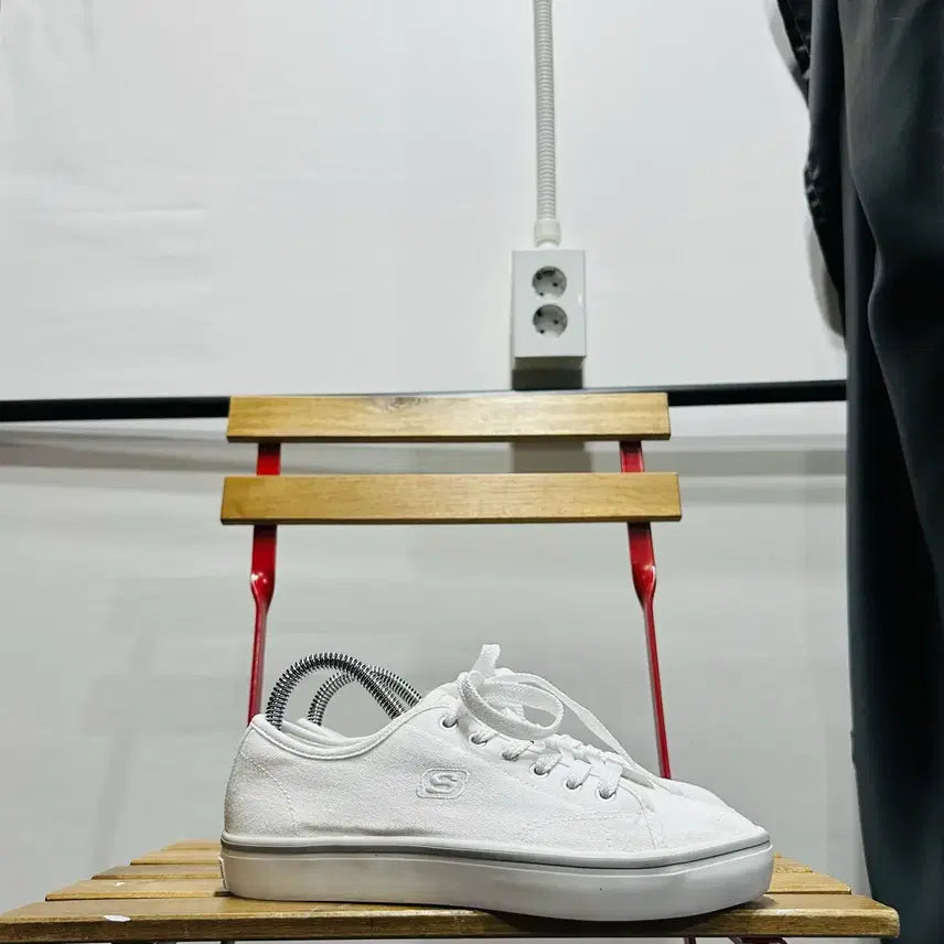 [BUNJANG] Skechers Women's Canvas Sneakers - White / 택상품 240) 스케쳐스 스니커즈 여성 여자 신발 캔버스 화이트