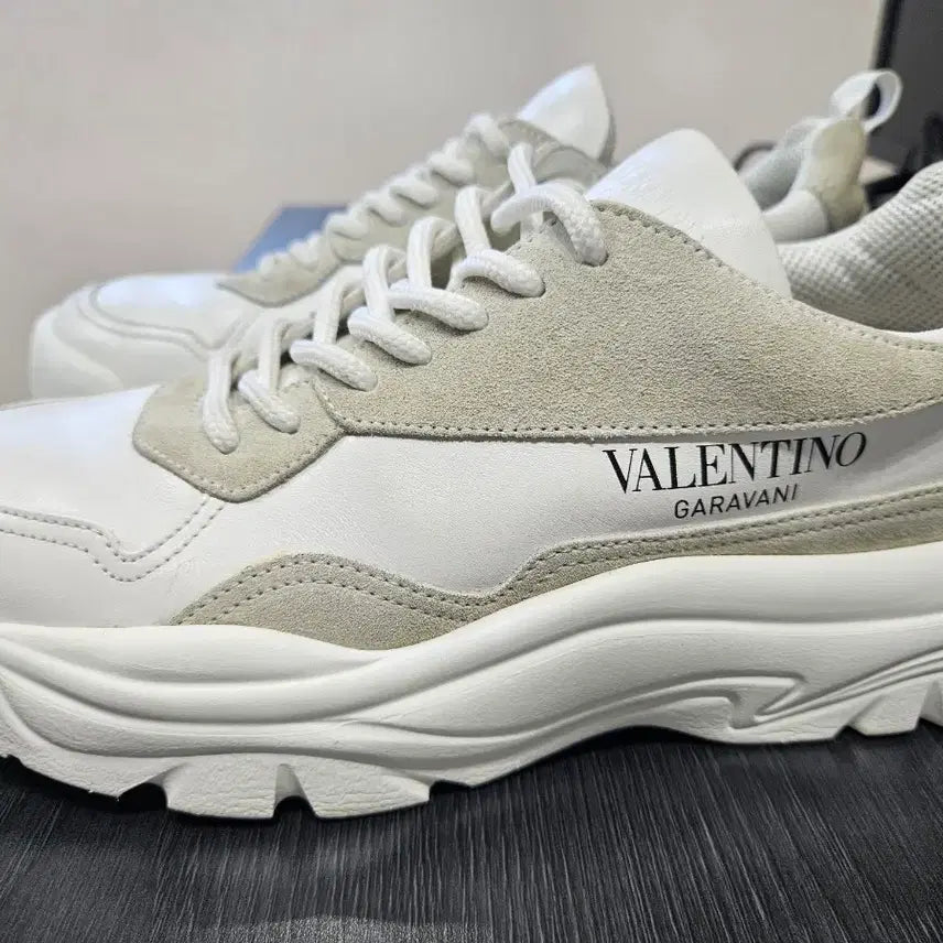 [BUNJANG] Valentino Garavani Boy Sneaker White Size 40 / (정품) 발렌티노 검보이 가라바니 스니커즈 화이트 40