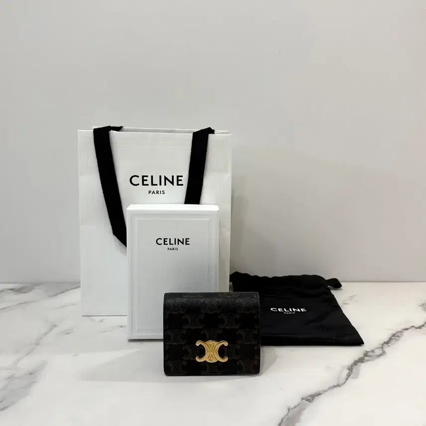 [BUNJANG] Celine Triomphe Canvas Lambskin Card Holder Wallet Tan 10M122DB7-04LU / 셀린느 트리옹프 캔버스 램스킨 카드지갑 중지갑 명함지갑 탄 10M122DB7-04LU
