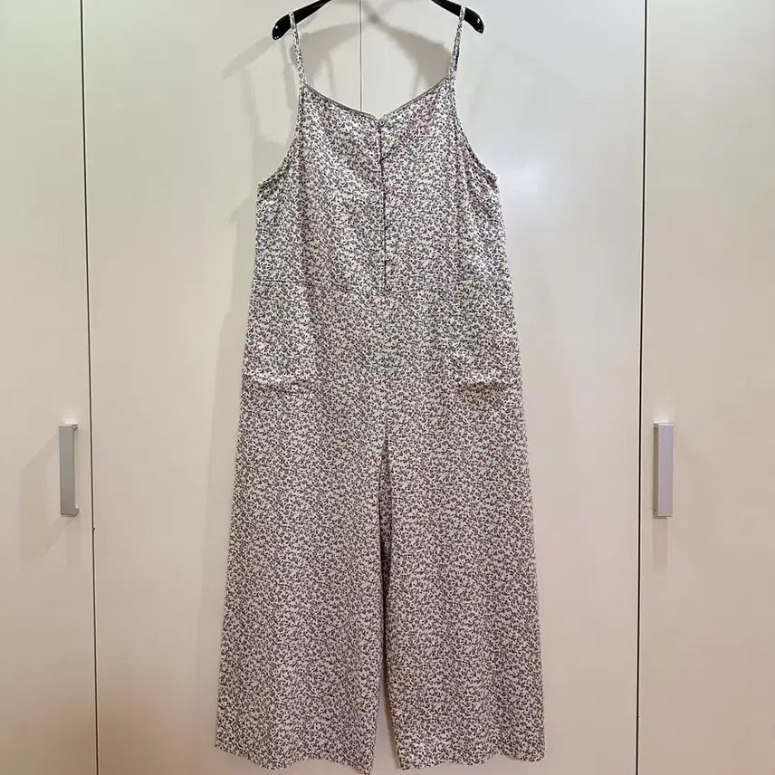 [BUNJANG] Thursday Island Floral Print Jumpsuit / 써스데이아일랜드 점프슈트