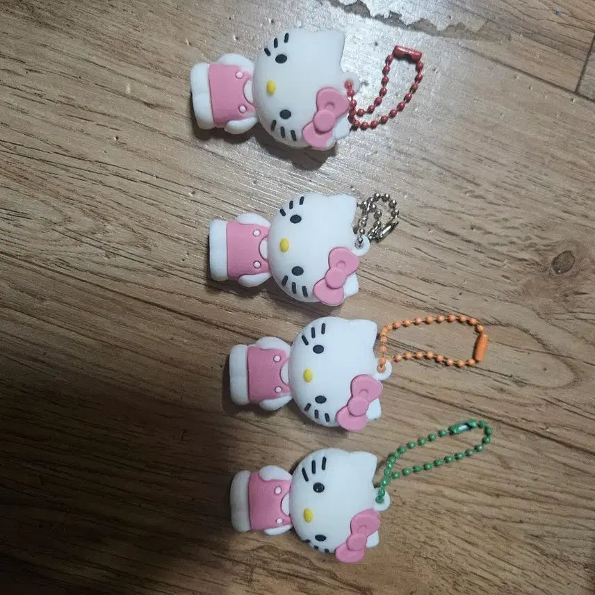 [BUNJANG] Hello Kitty Keychain 4-Piece Bundle Set / 헬로키티 키링 4개 세트 일괄