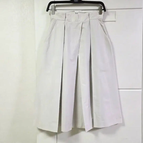 [BUNJANG] Rope A-Line Pleated Culottes Skirt / 로페 큰주름 A라인 플리츠 퀼롯 스커트 26