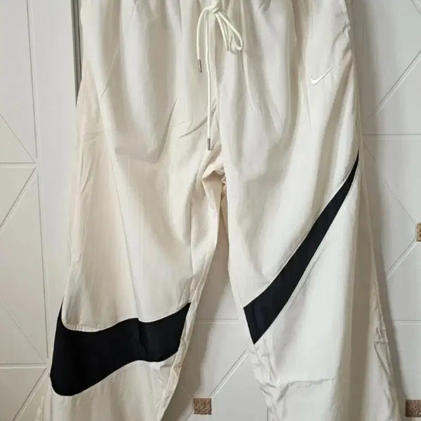 [BUNJANG] Nike Big Swoosh Training Pants Ivory / 나이키 빅스우시 트레이닝 바지 아이보리
