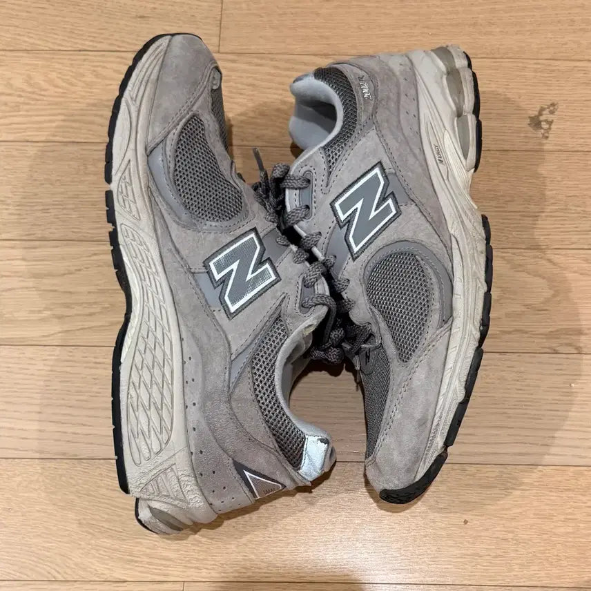 [BUNJANG] New Balance 2002R Grey Sneakers / 뉴발란스 2002R 그레이