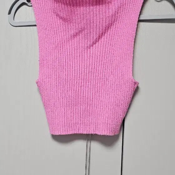 [BUNJANG] Pink Knit Semi-Turtleneck Cropped Sleeveless Top / 핑크색 니트 반폴라 크롭 나시