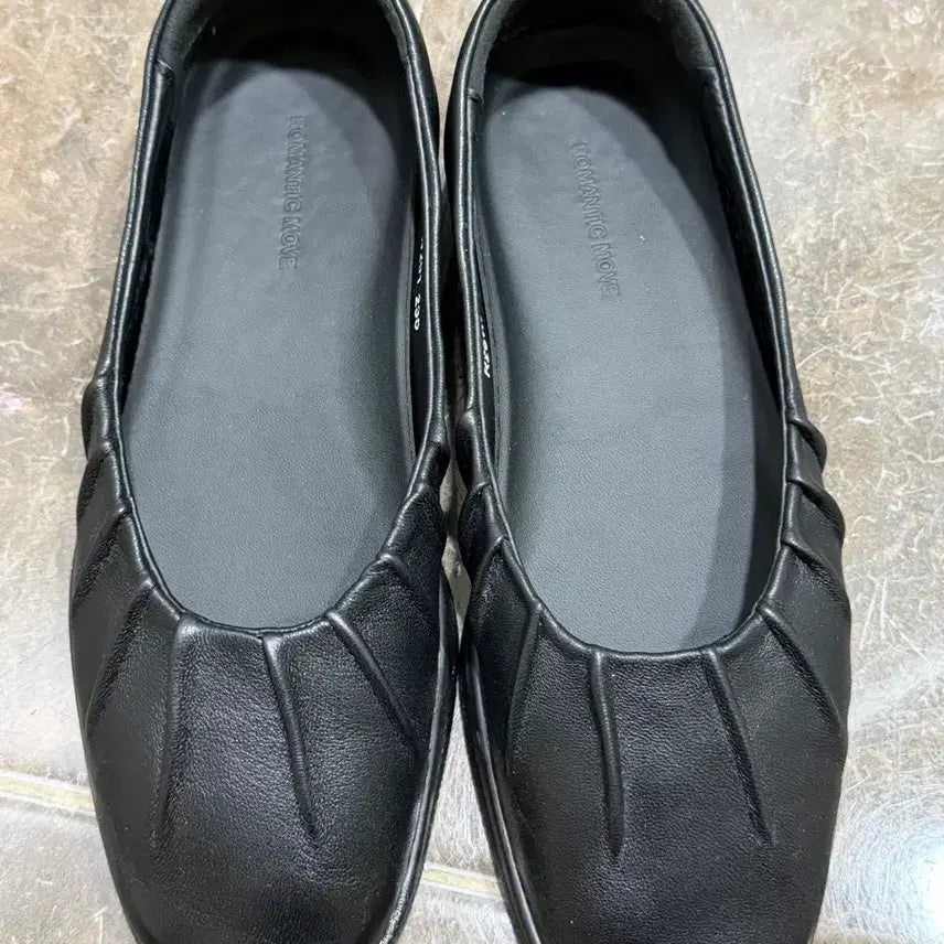 [BUNJANG] Romantic Move x Han Piu Collaboration Natural Lambskin Flat Shoes Black 235 / 로맨틱무브 x 한삐우 콜라보 천연양가죽 플랫슈즈 블랙 235