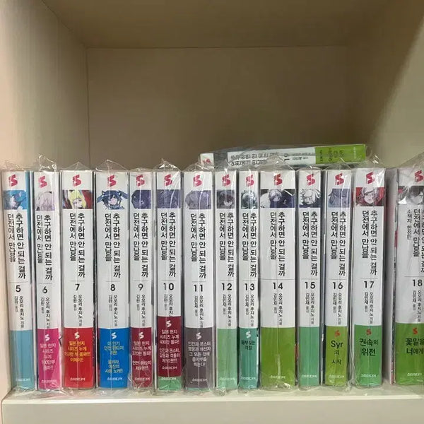 [BUNJANG] Is It Wrong to Try to Pick Up Girls in a Dungeon? Complete Series (Volumes 1-19) + Side Stories / 던만추 1~19권 (외전포함) 판매합니다