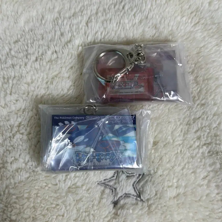 [BUNJANG] Pokemon Ruby Sapphire Cartridge Keychain (30th Anniversary Package) / [사파이어&루비]닌텐도 카트리지 키링 루비 사파이어 카트리지 포켓몬스터 30주년 패키지 카트리지 키링